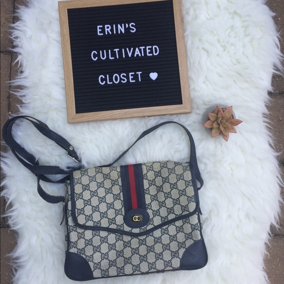 Gucci Handbags - Vintage Gucci cross body purse read description!